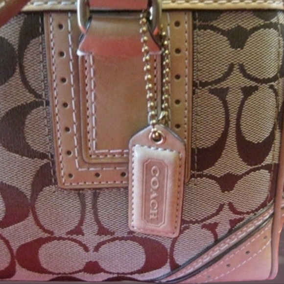 Like New! Coach Hampton Signature Satchel In Monogram Canvas & Vachetta Leather! - Picture 3 of 8
